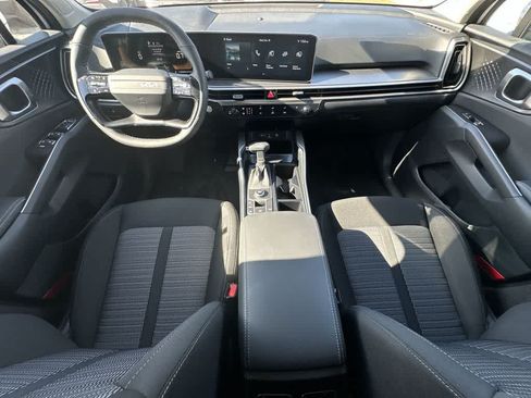 Certified 2026 Kia Sorento LX FWD image 24