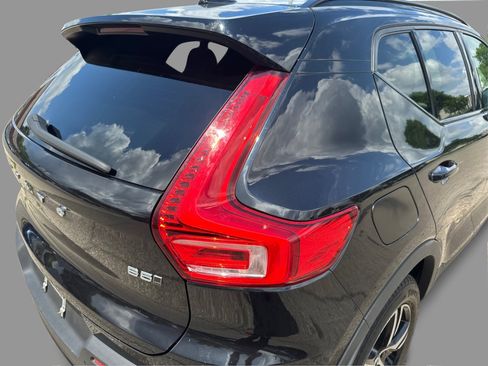 Used 2023 Volvo XC40 B5 Plus AWD/4WD image 34