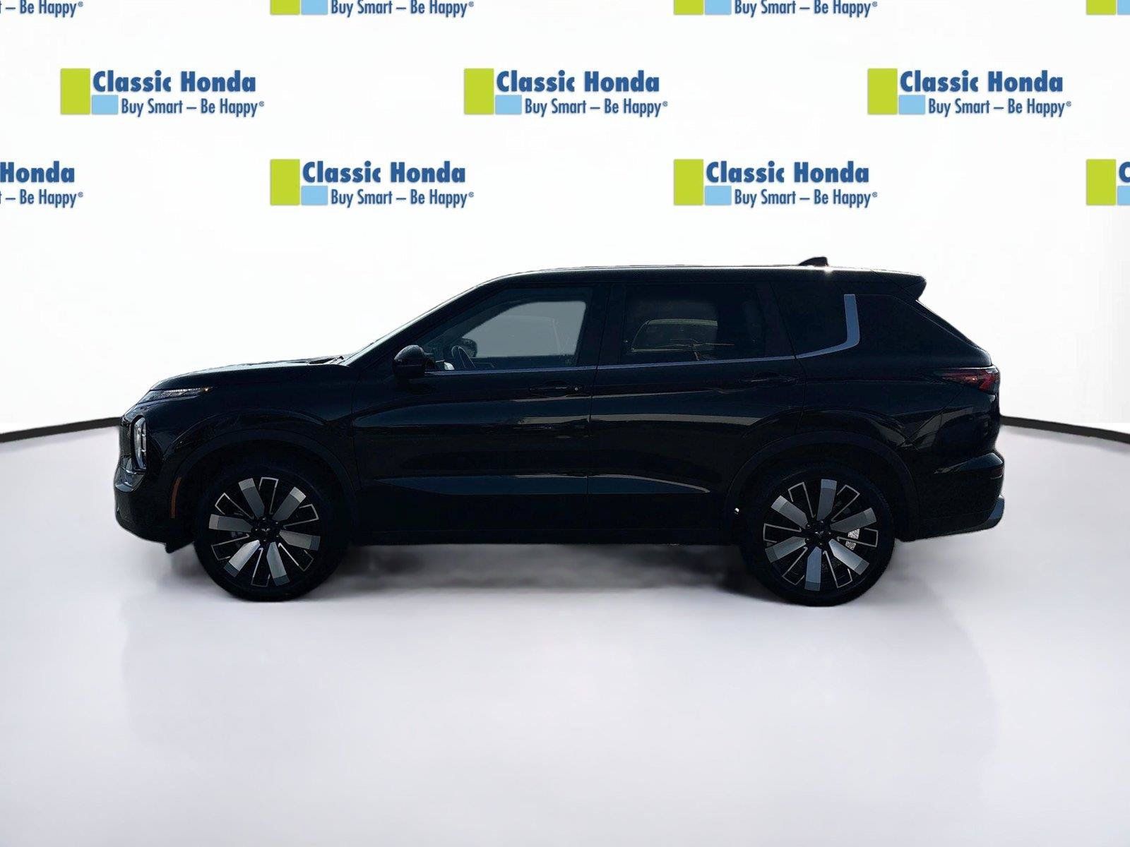 Used 2025 Mitsubishi Outlander SE FWD image 4