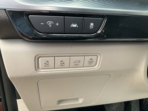 Used 2023 Kia Carnival SX Prestige image 17