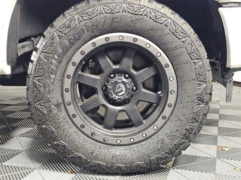 Used 2017 Ford F150 Platinum w/ Max Trailer Tow Package image 9