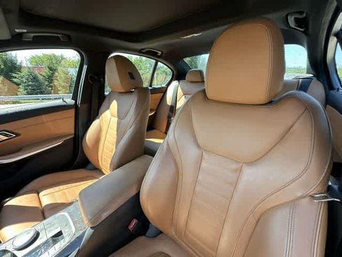 Used 2019 BMW 330i xDrive Sedan w/ Premium Package AWD/4WD image 17