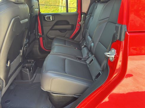 New 2025 Jeep Gladiator Sport image 19