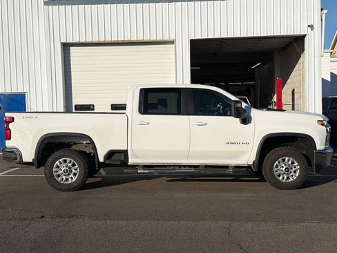 Used 2023 Chevrolet Silverado 2500 LT image 3
