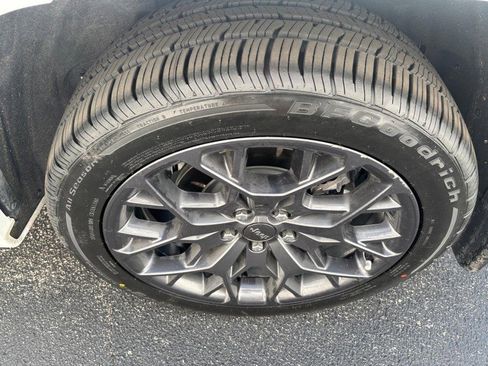 Used 2025 Jeep Grand Cherokee L Summit AWD/4WD image 9