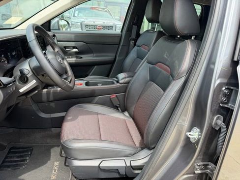 Used 2025 Nissan Kicks SR FWD image 10
