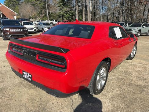 Used 2015 Dodge Challenger SXT w/ Driver Convenience Group image 5