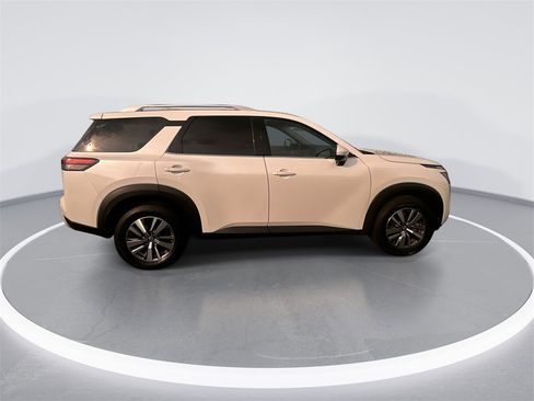 Certified 2023 Nissan Pathfinder SL image 9