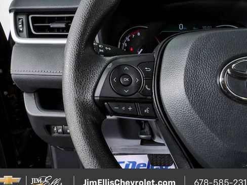 Used 2025 Toyota RAV4 XLE FWD image 9