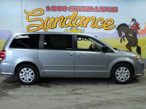 Used 2018 Dodge Grand Caravan SE w/ UConnect Hands-Free Group image 1