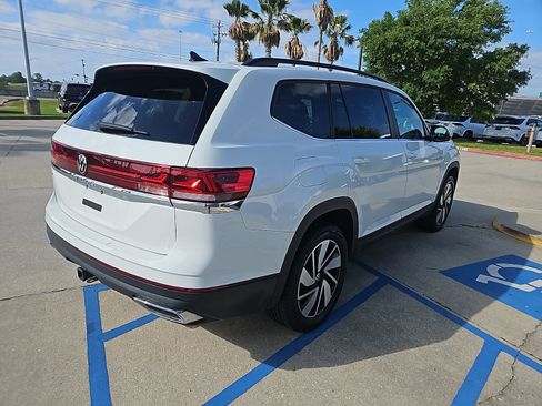 Used 2025 Volkswagen Atlas SE image 2