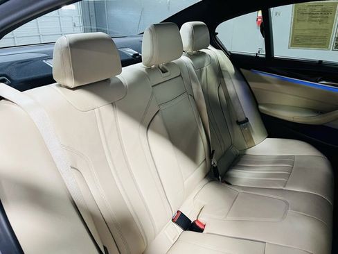 Used 2019 BMW 540i w/ Premium Package image 30