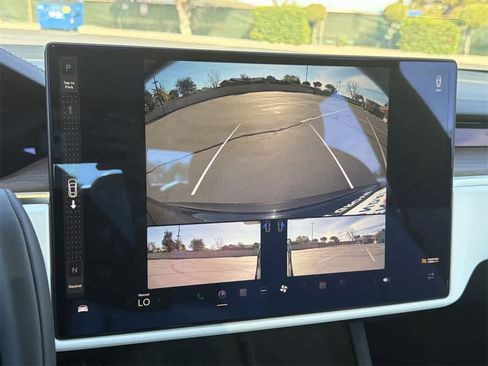 Used 2022 Tesla Model S image 18