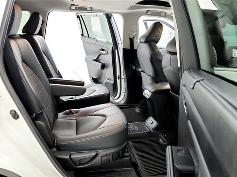 Certified 2022 Toyota Highlander XLE image 27