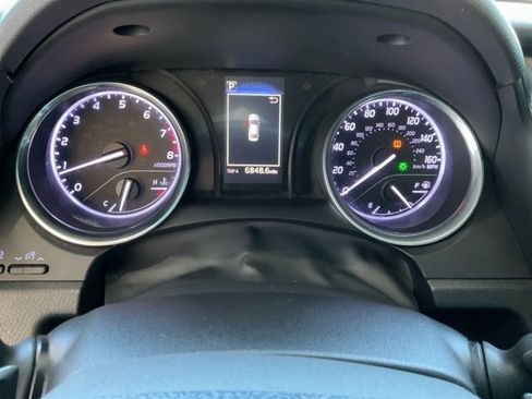 Used 2018 Toyota Camry L image 8