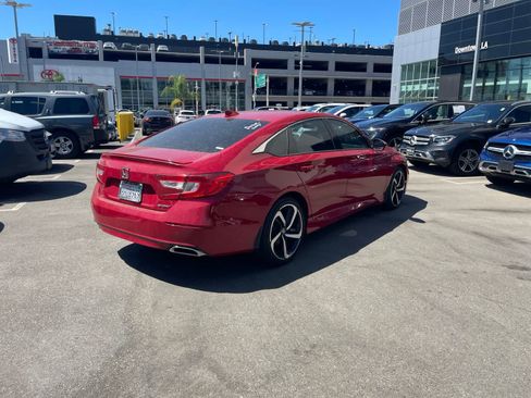 Used 2018 Honda Accord Sport image 3