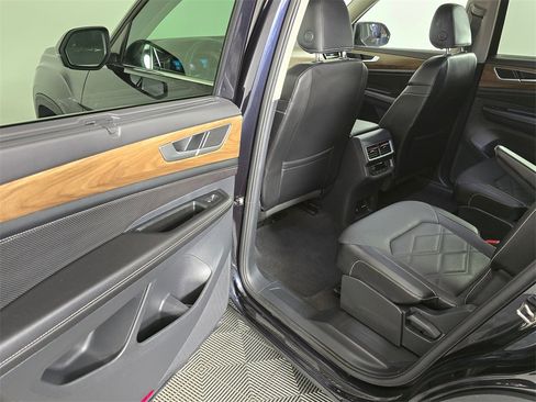Used 2024 Volkswagen Atlas SE image 17