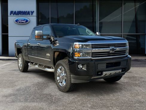 Used 2017 Chevrolet Silverado 2500 High Country image 2
