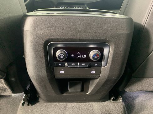 Used 2024 Chevrolet Suburban Premier AWD/4WD image 31