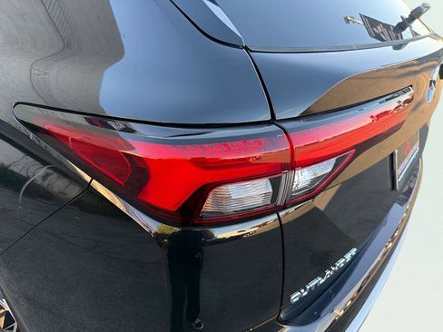 Used 2022 Mitsubishi Outlander SE image 34