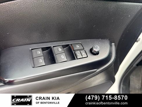 Used 2019 Toyota Highlander SE FWD image 23