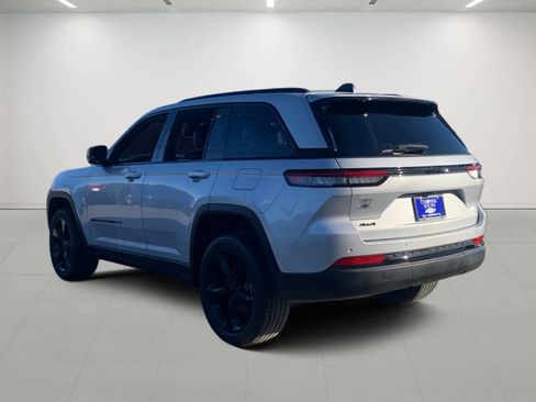 Used 2023 Jeep Grand Cherokee Altitude image 4