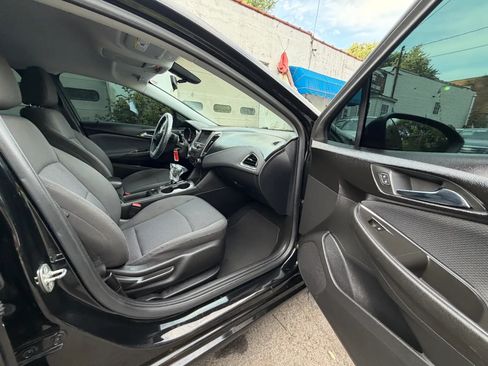 Used 2019 Chevrolet Cruze LT FWD image 34