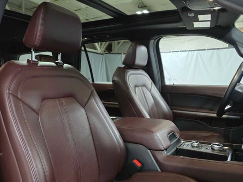 Used 2024 Ford Expedition Limited image 13