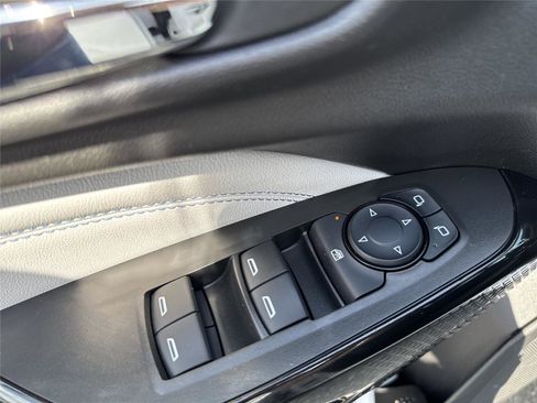 Used 2025 Chevrolet Trax LT w/ LT Convenience Package FWD image 18