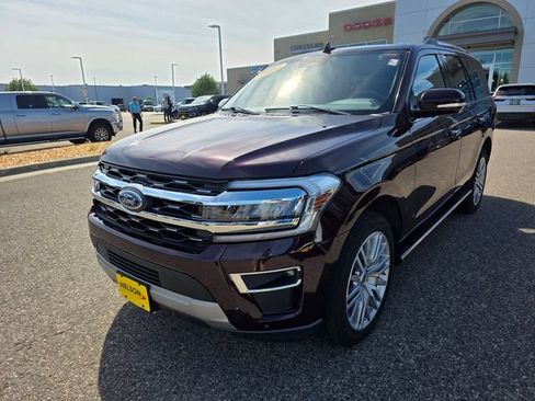Used 2024 Ford Expedition Limited AWD/4WD image 2