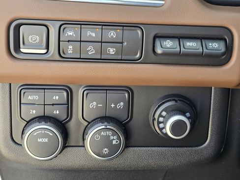 Used 2023 Chevrolet Tahoe High Country AWD/4WD image 17