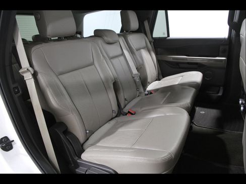 Used 2019 Ford Expedition XLT w/ Equipment Group 202A AWD/4WD image 20