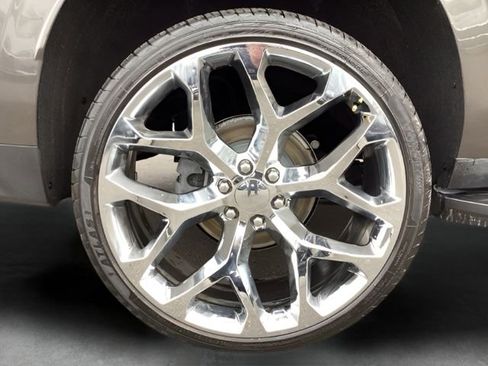 Used 2021 Chevrolet Suburban LT w/ Luxury Package image 10