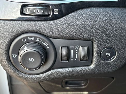 Used 2023 Jeep Cherokee Altitude Lux AWD/4WD image 15