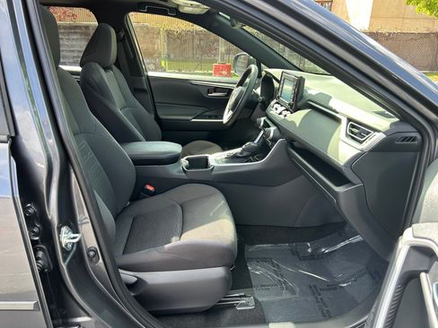 Used 2022 Toyota RAV4 SE w/ Convenience Package AWD/4WD image 29