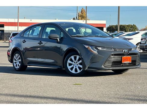 Used 2023 Toyota Corolla LE image 2