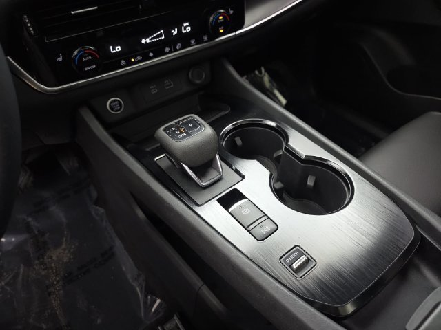 Used 2022 Nissan Rogue SV w/ SV Premium Package FWD image 25