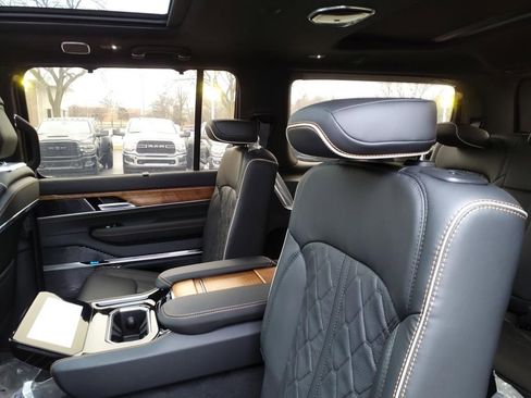 New 2024 Jeep Grand Wagoneer Series III image 12