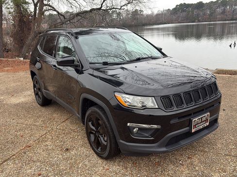 Used 2018 Jeep Compass Latitude w/ Popular Equipment Group image 2