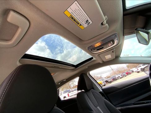 Used 2024 Hyundai Elantra SEL w/ Convenience Package image 12