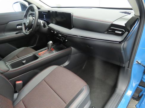 Used 2025 Nissan Kicks SR image 15