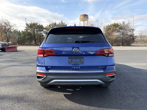 Certified 2023 Volkswagen Taos SE w/ Panoramic Sunroof Package image 7