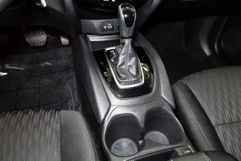 Used 2020 Nissan Rogue S w/ Special Edition Package FWD image 19