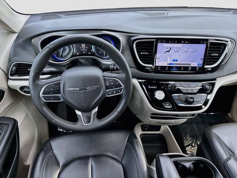 Used 2023 Chrysler Pacifica Touring-L FWD image 21