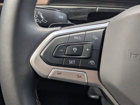 Used 2025 Volkswagen Atlas SE image 16