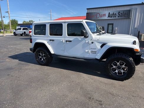 Used 2019 Jeep Wrangler Unlimited Sahara w/ Uconnect 4C Nav & Sound Group AWD/4WD image 1