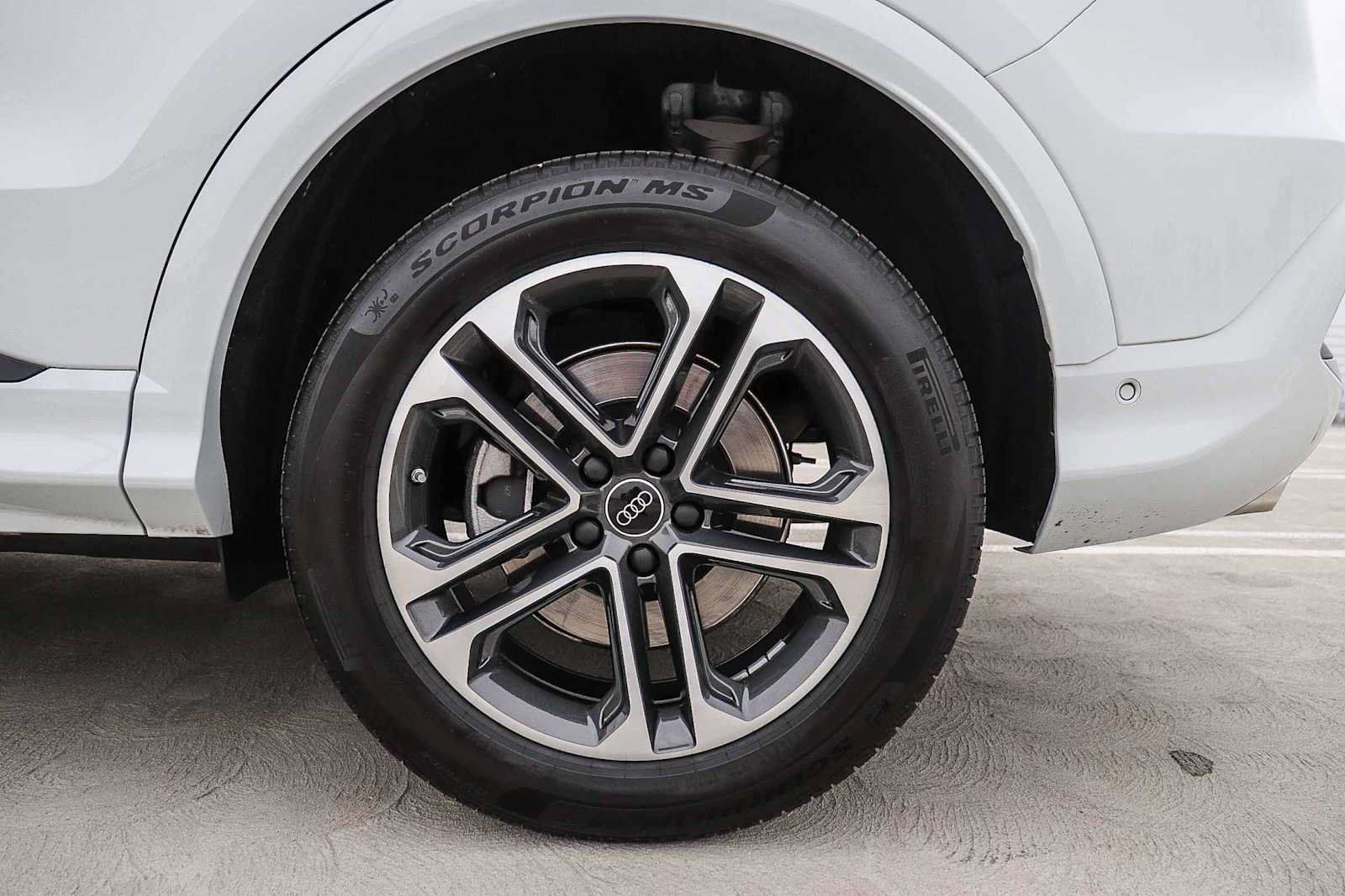Used 2025 Audi Q5 Premium w/ Convenience Package AWD/4WD image 13