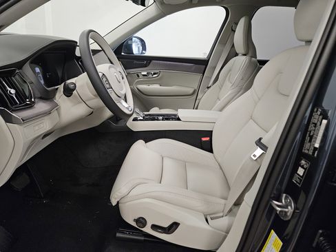 New 2026 Volvo XC90 T8 Ultra w/ Protection Package Premier image 10
