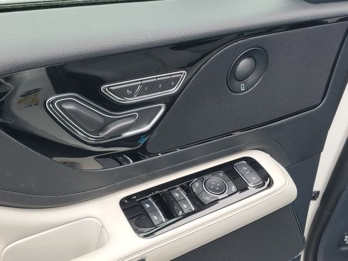 New 2026 Lincoln Aviator Premiere image 9