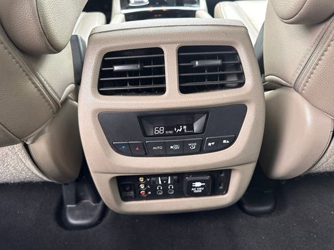Used 2016 Honda Pilot Touring image 17